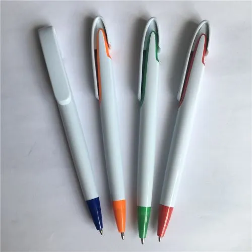 Qual é o processo de fabricação de uma caneta de plástico?