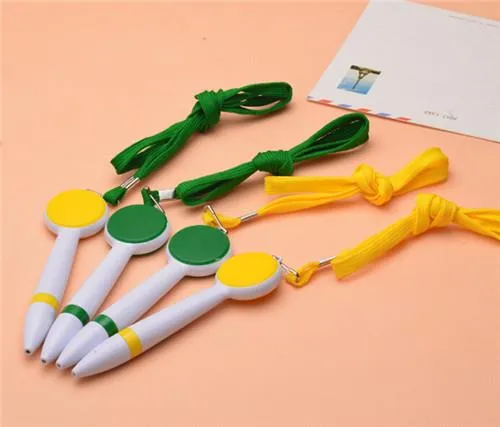 As canetas de plástico com clipe de metal têm tampa ou são retráteis?